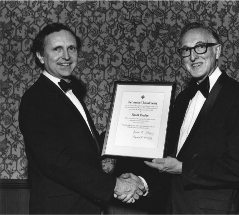 Ronald Breslow receives an award